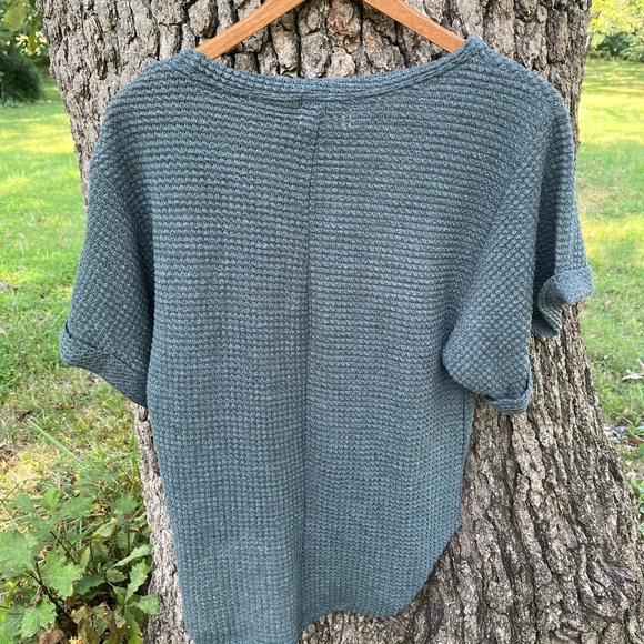 ⬇️Price Drop!⬇️ Mia Joy Waffle Knit Blouse in size S - Picture 2 of 3